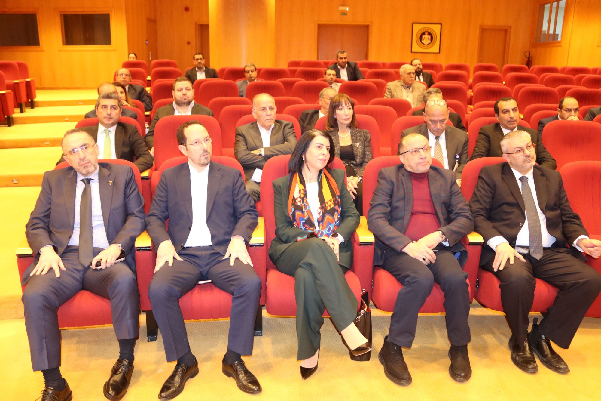 لقاء حواري بممثلي شركات الخدمات المالية